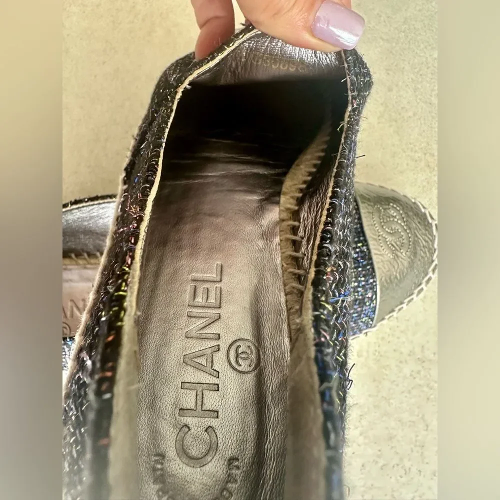 Chanel CC Espadrilles Metallic Navy Tweed Patent Leather Cap Toe Size 39 Slip on